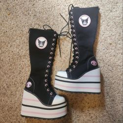 KUROMI PLATFORM BOOTS