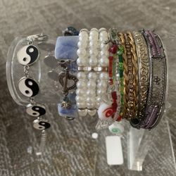 Bracelet Holder & Bracelets 