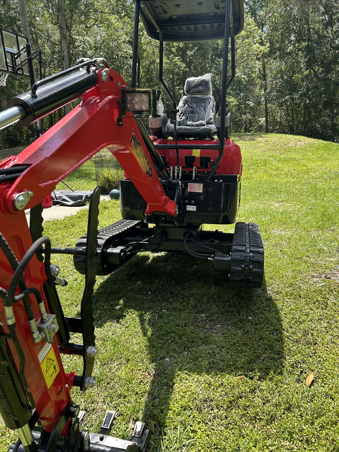 Warranty! Kubota D902 Diesel, Two Ton, Loaded!