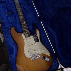 ELECTRIC GUITAR (STRATOCASTER)
