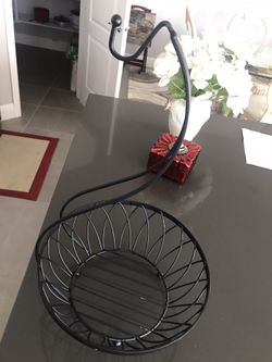Metal Fruit Bowl with Banana Hanger