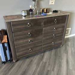 Ashley Wood RUSTIC STYLE 6 Drawer Dresser! 