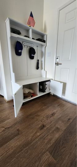 Entryway storage