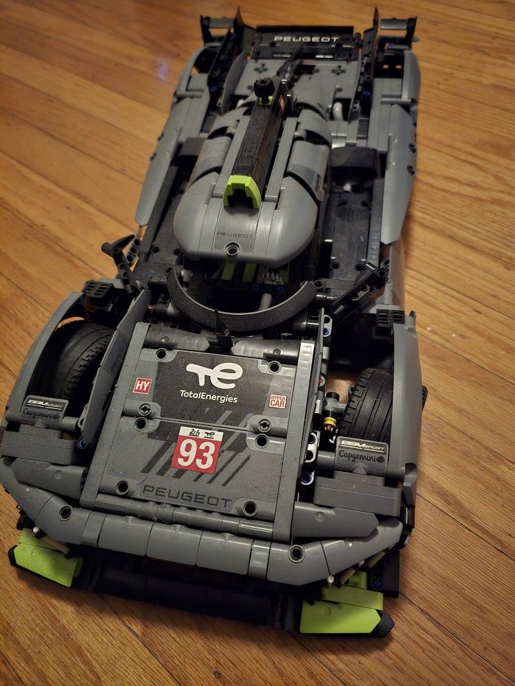 Lego Technic Peugeot 9x8 24H Le Mans Hybrid Hypercar