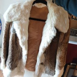 Rabbit fur coat size M needs to be repaired