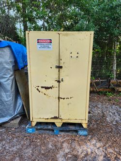 Flammable Cabinet Fire Safety Locker 70Hx43Wx35D