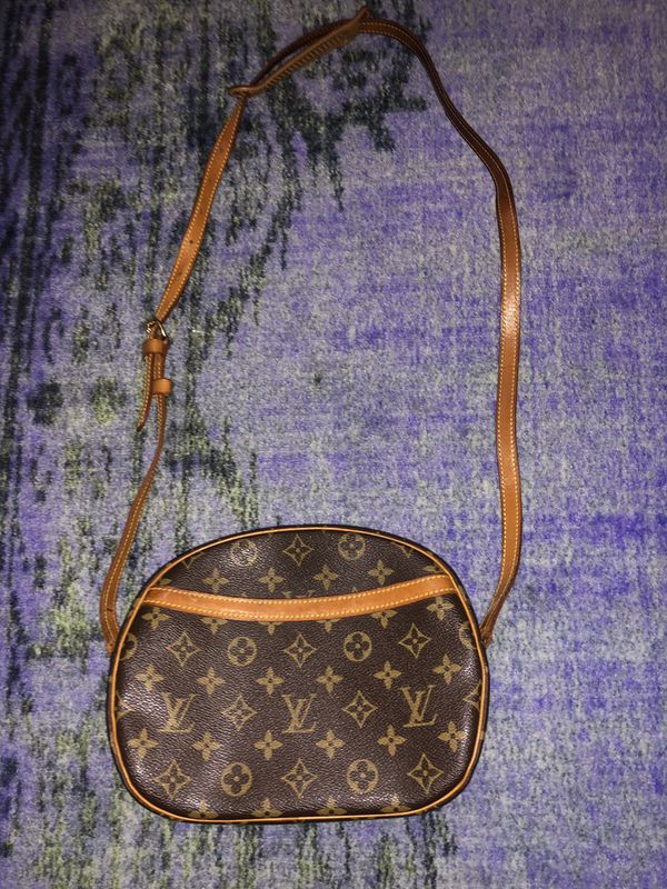 100% Authentic Louis Vuitton Crossbody Bag Purse for Sale in San Diego, CA - OfferUp