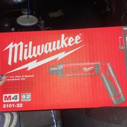  Milwaukee M4 1/4" Hex Screwdriver Kit
