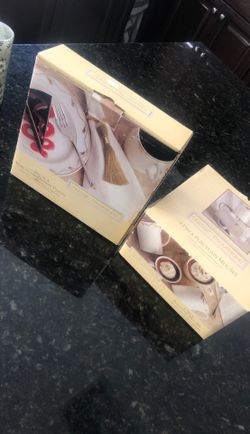 Set of 4 dessert plates & mug set