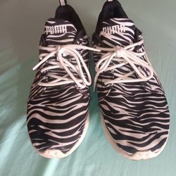 Women's Size 7.5, Puma Athletic Shoes 