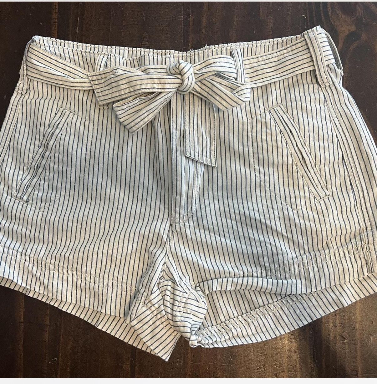 American Eagle Off-white Nautical Shorts
