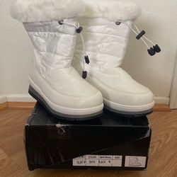 White Boots Size 6 For Women.  Brand New Never Used 