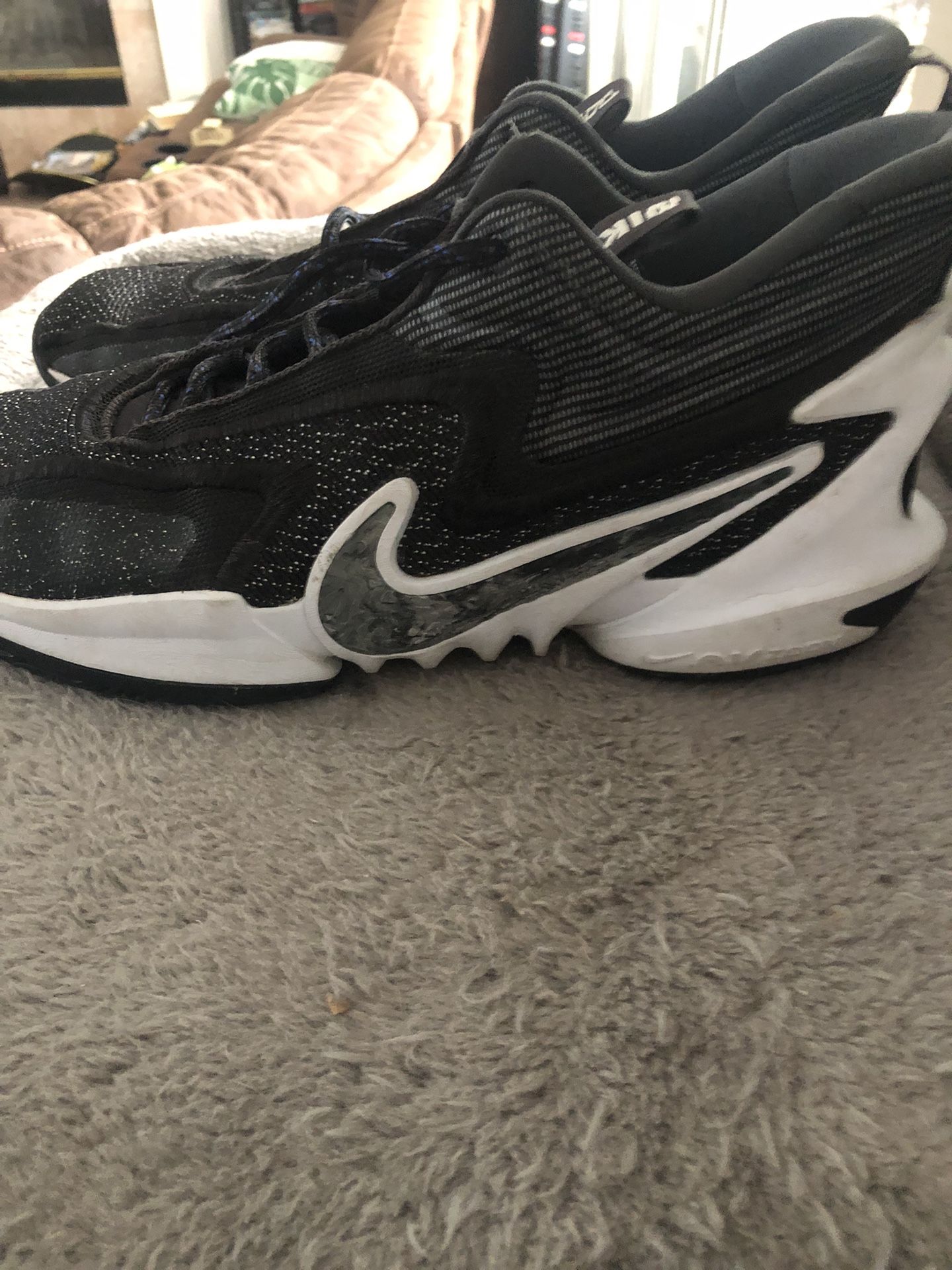 Nike Earth Mission Cosmic  Air Zoom 10.5 Mid Athletic Shoe 