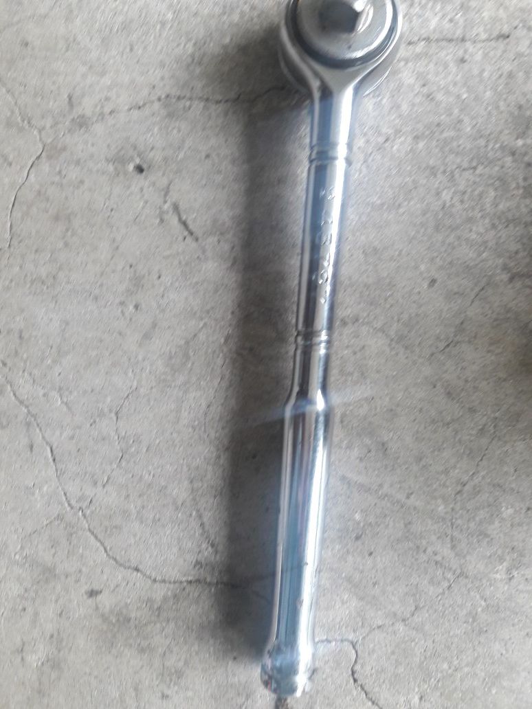 una matraca craftsman de 1/2 pulgada