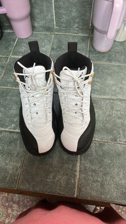 Air Jordan 12 retro , black and white , 8.5 in Men’s