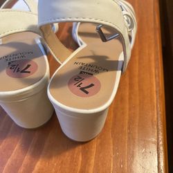 Women’s Sandal Size 7.5