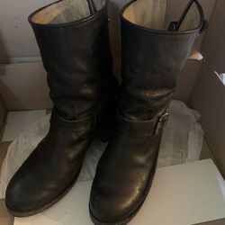 FRYE Black Vera Back Zip Short Boot Size 8.5