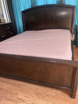 King Size Bed With Nightstand