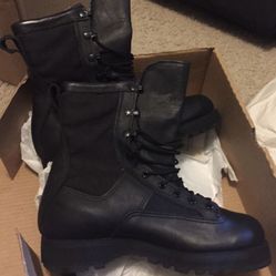 New Military steel toe boots size 7.