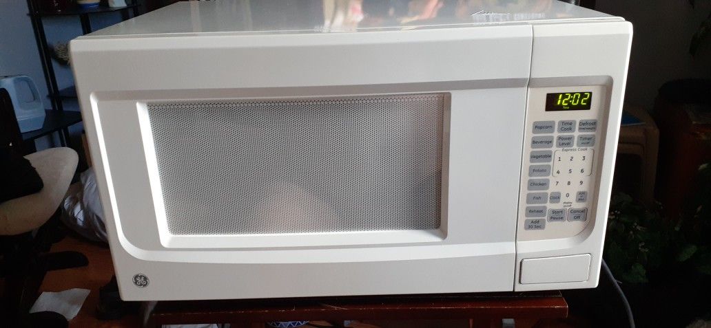 GENERAL ELECTRIC MICROWAVE EXCELLENT WORKING CONDITION 1.4 C.F. CLICK ON PICTURE YOU WILL GET FULL PICTURE SIZE