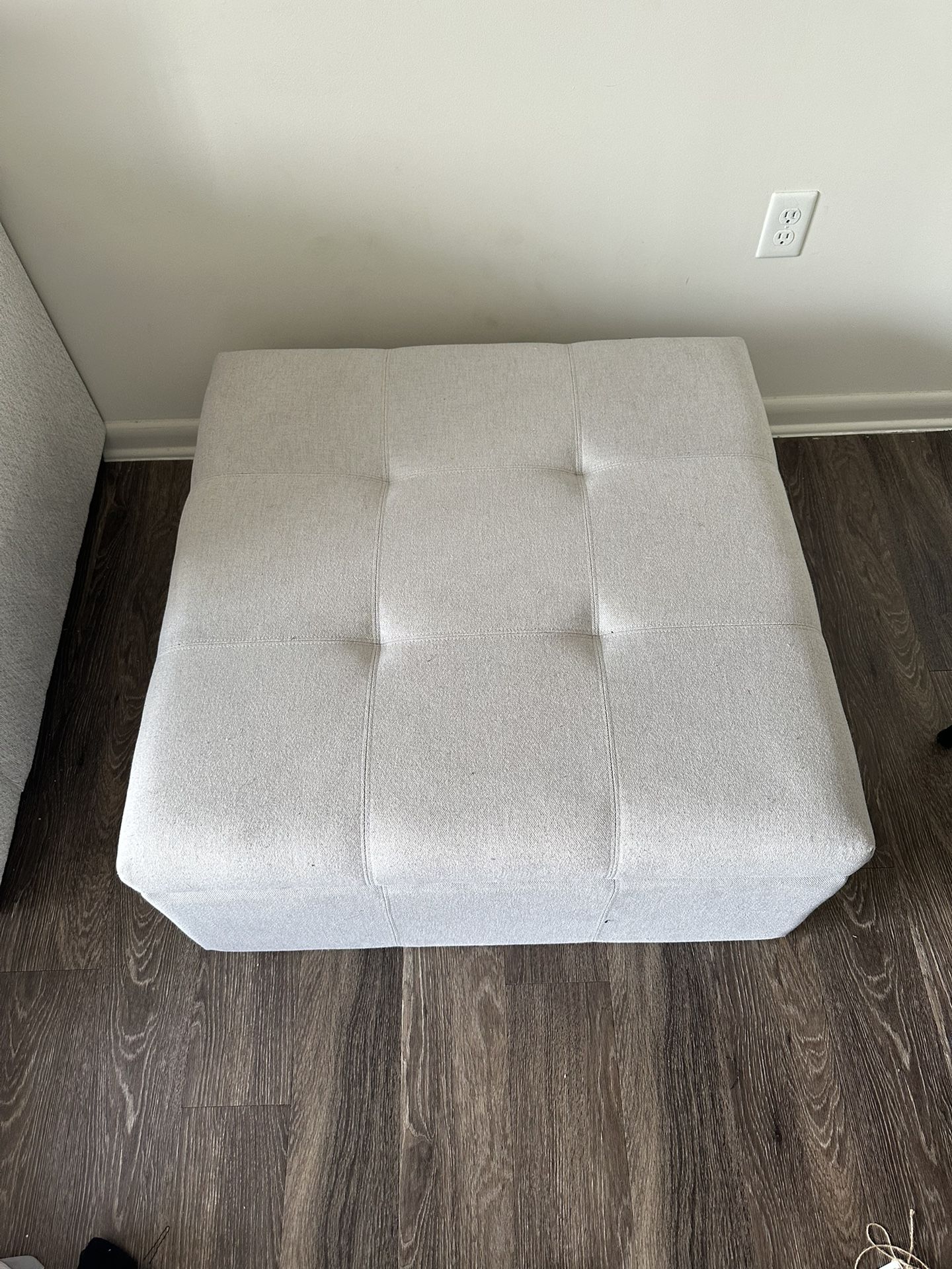 Tufted Square Ottoman