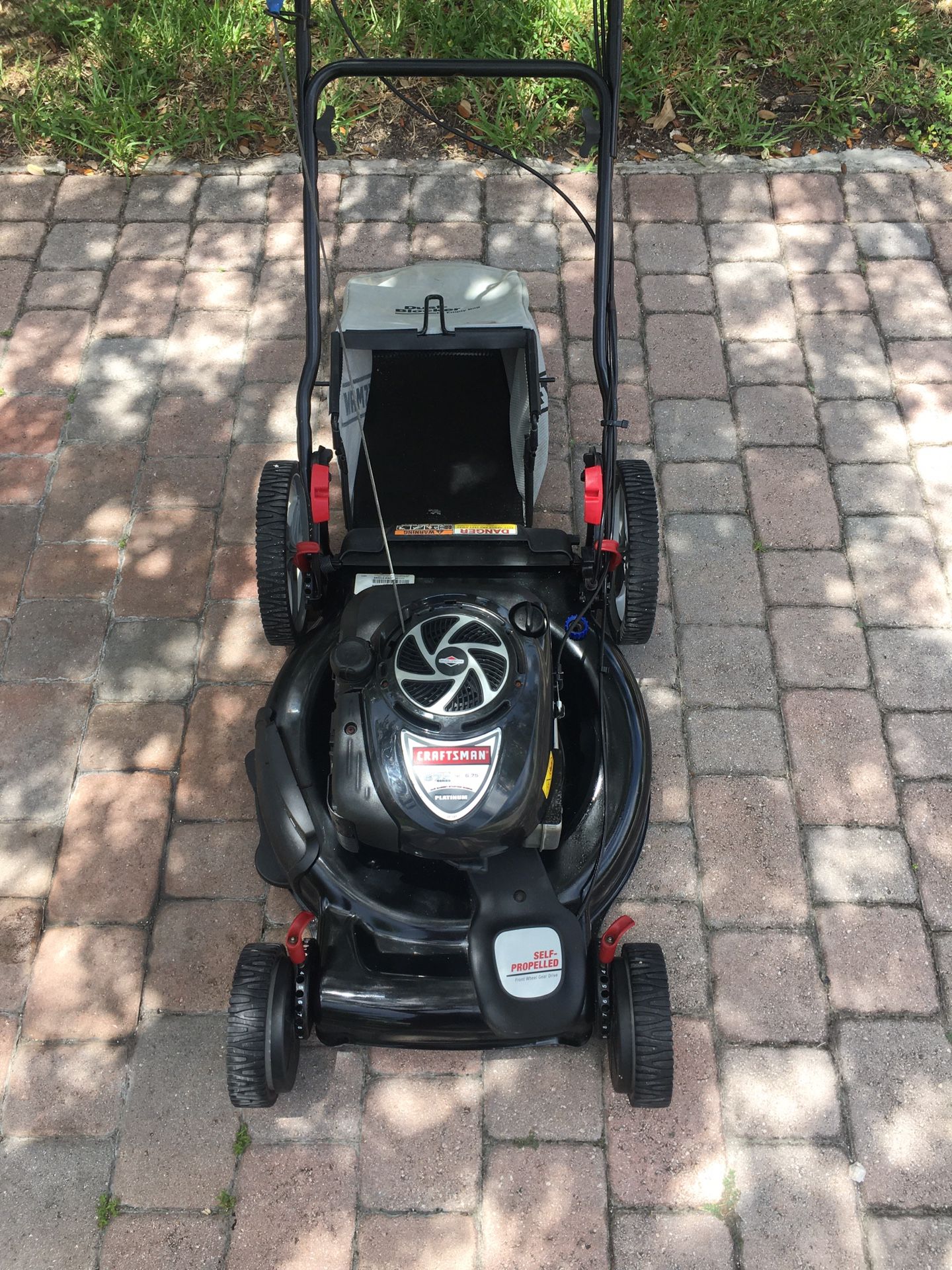 Craftsman 22 “ self propelled lawn mower 675 series platinum, very good ...