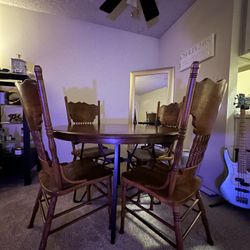 Round Dining Table With Vintage Oak Dining Chair