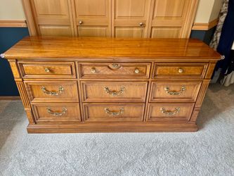 Vintage Thomasville 3-Piece Bedroom Set – Dresser, Mirror & Queen Headboard – Excellent Condition
