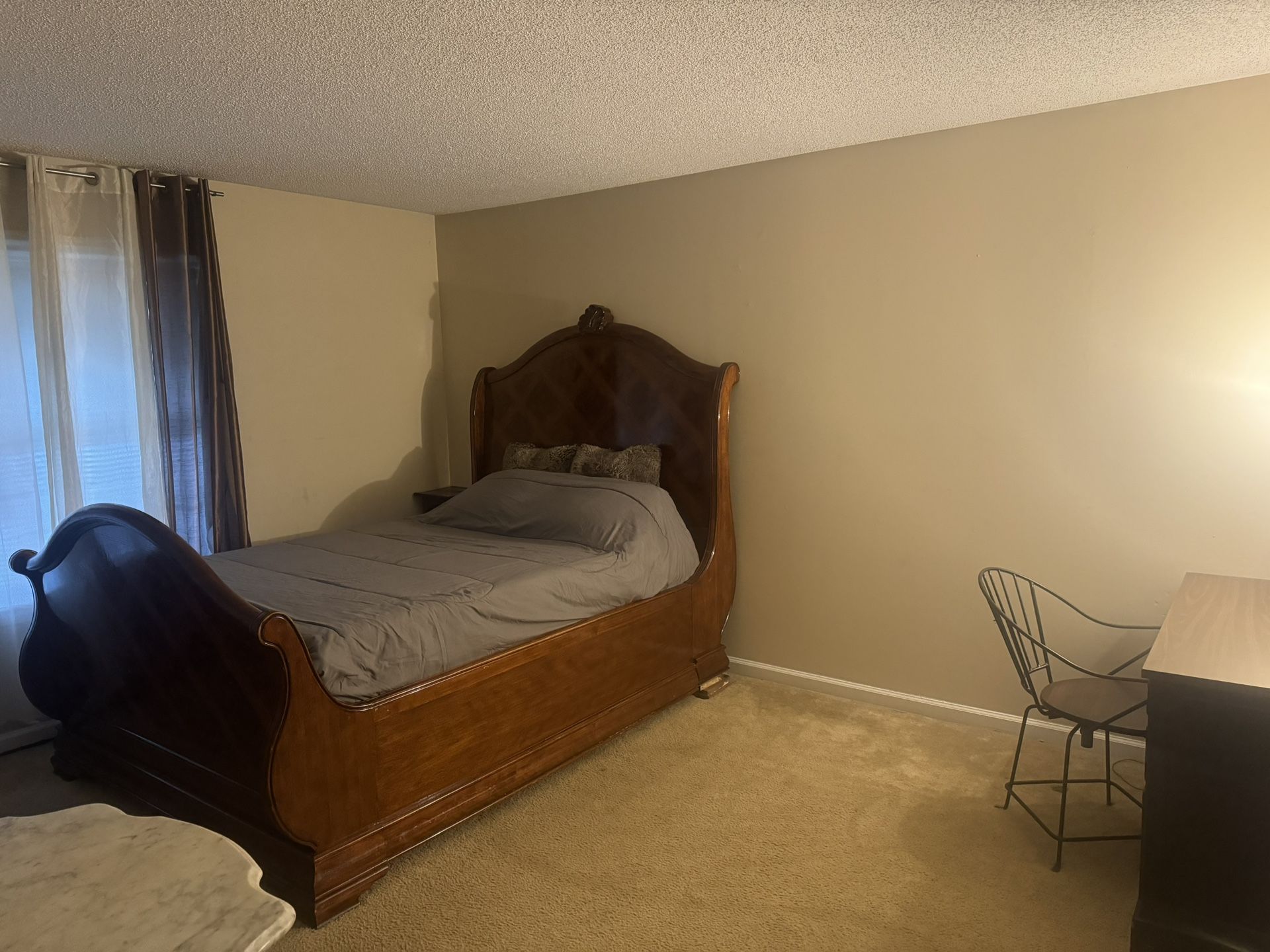 Master Bed & Private Bathroom Available