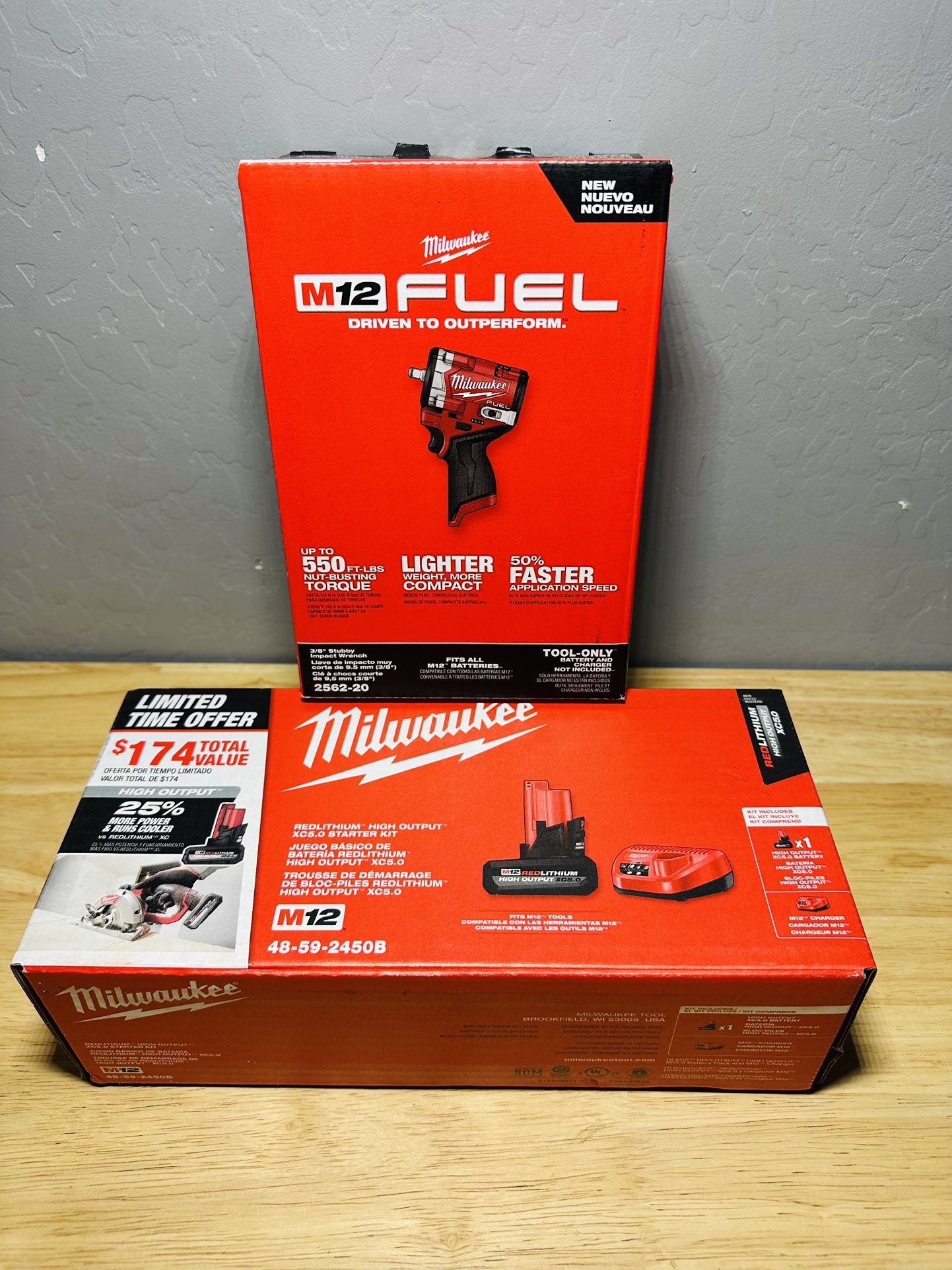 MILWAUKEE M12 STUBBY IMPACT WRENCH KIT