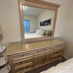 Stanley 9 Drawer Dresser And Mirror
