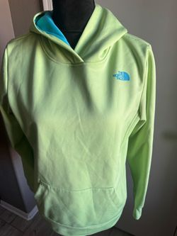 The North Face green hoodie in size L #outdoor #hiking Worn in good condition