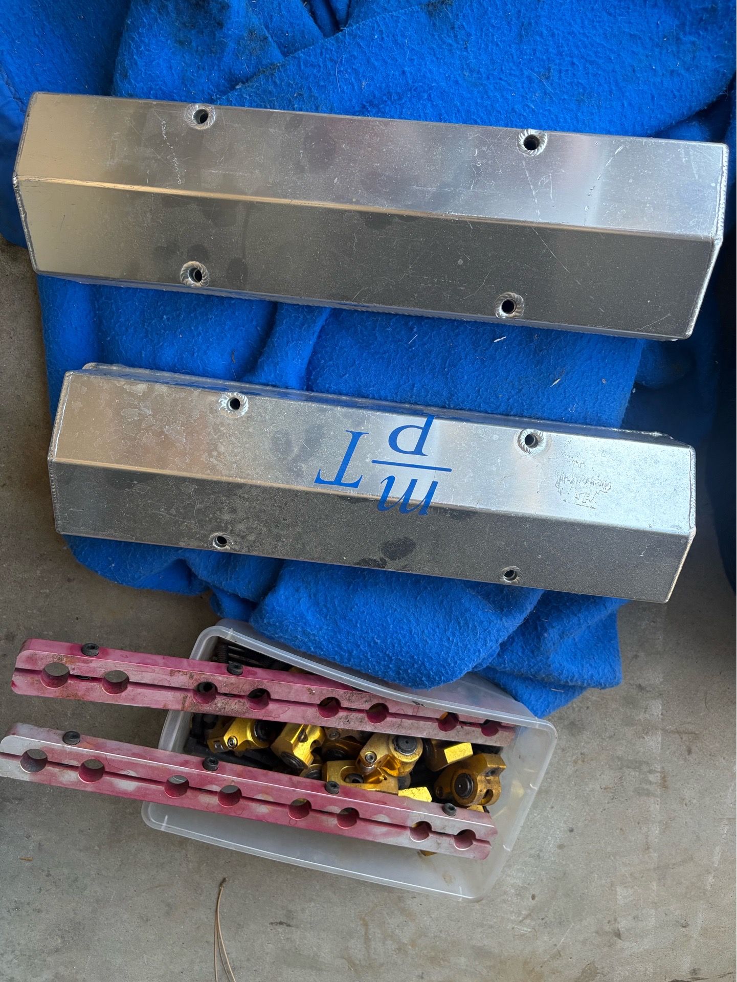 Mickey Thompson valve cover and rocker arms
