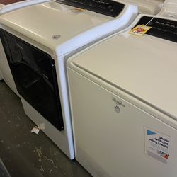 Like New Whirlpool Washer & Gas Dryer Set