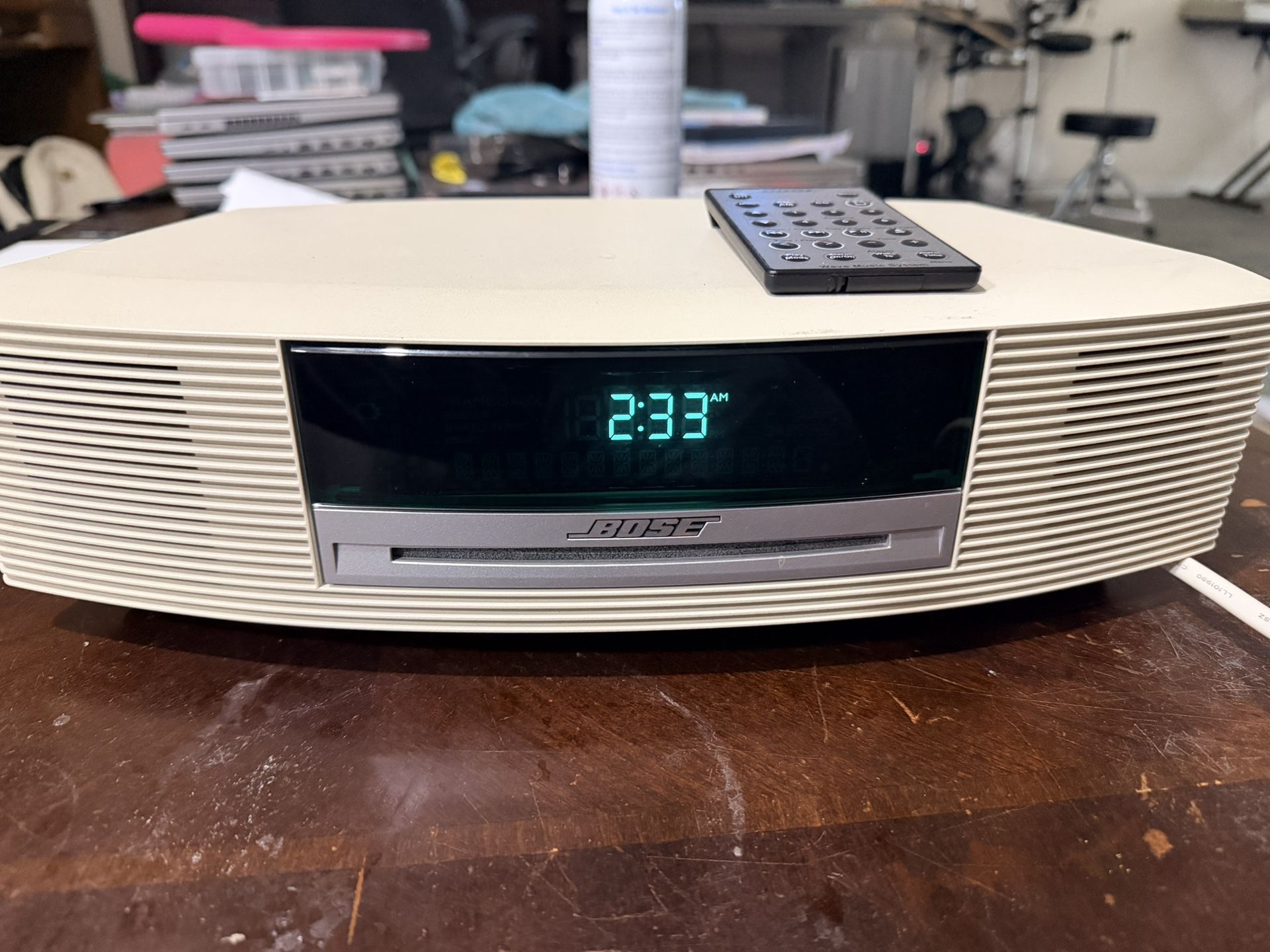 Bose Wave Music System AWRCC2 AM/FM Radio CD Player with Remote in Very Good Condition. 