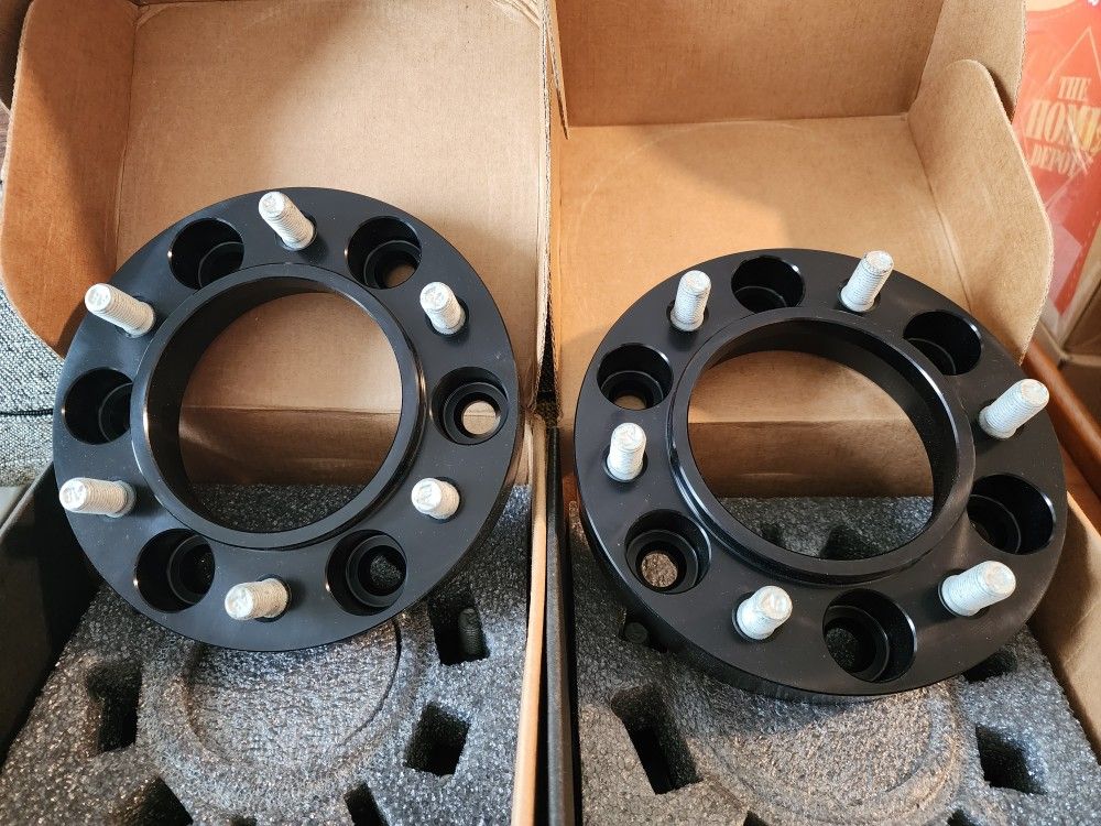 Spidertrax Toyota 6 on 5-1/2" x 1-1/4" Thick Black Wheel Spacer Kit