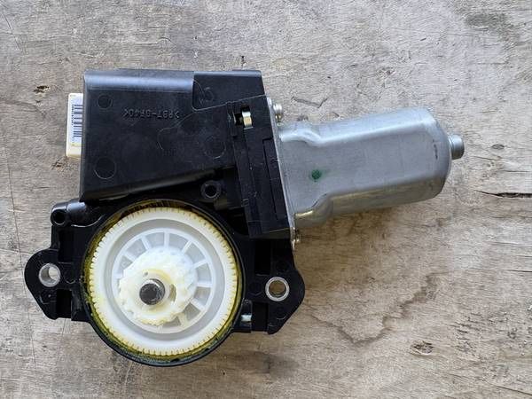 LEXUS Toyota SUNROOF MOTOR OEM (contact info removed)0 233100-0512