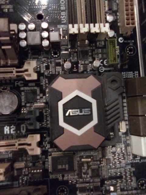 Asus SABERTOOTH 990FX Motherboard