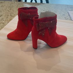 Lady’s High Heeled Boots 