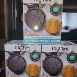 🆕️  LIMITED EDITION SNOWMAN WAFFLE MAKER.  