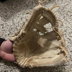 Marucci 11.5 Inch Infielders Mitt 