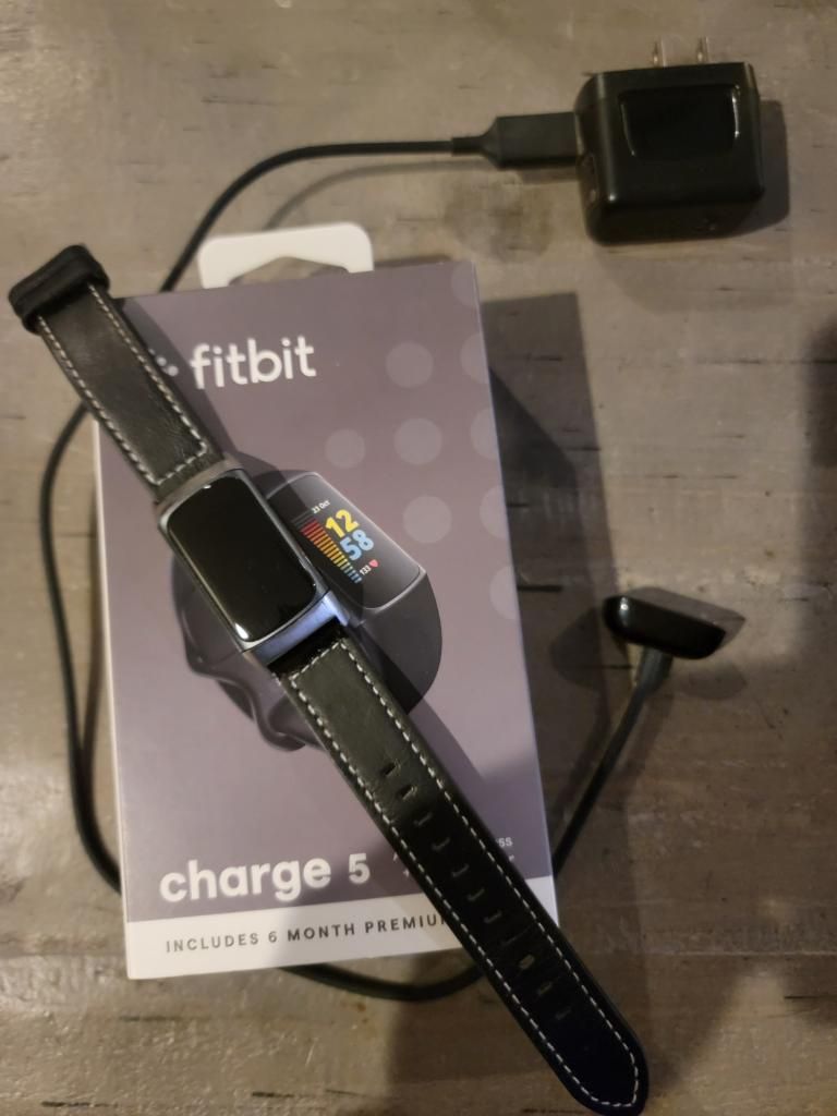 2 Fitbit Charge 5