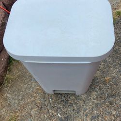 Trash Can Price 7$. Pick Up.  E.  72. and Grand View E.   Tacoma 