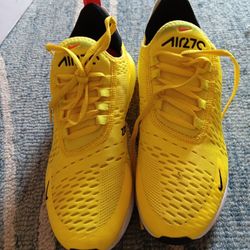Woman's Size 7.5 AIR MAX 270