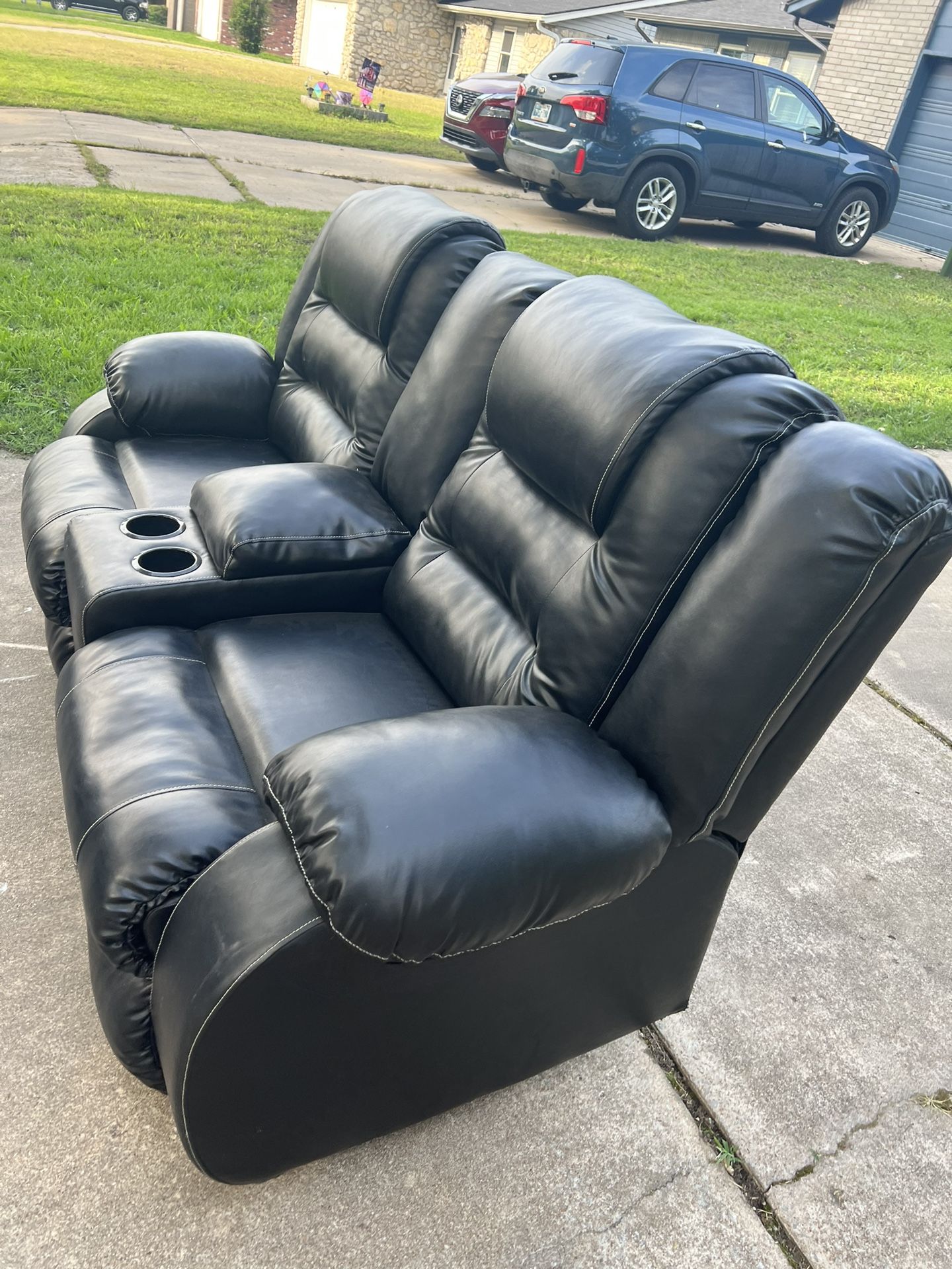 Black Leather Loveseat, (Recliner)100 for Sale in Broken Arrow, OK OfferUp