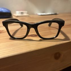 RAY BAN.  META    AI.  Wayfarer Glasses