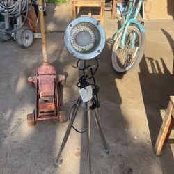 Tripod Light 