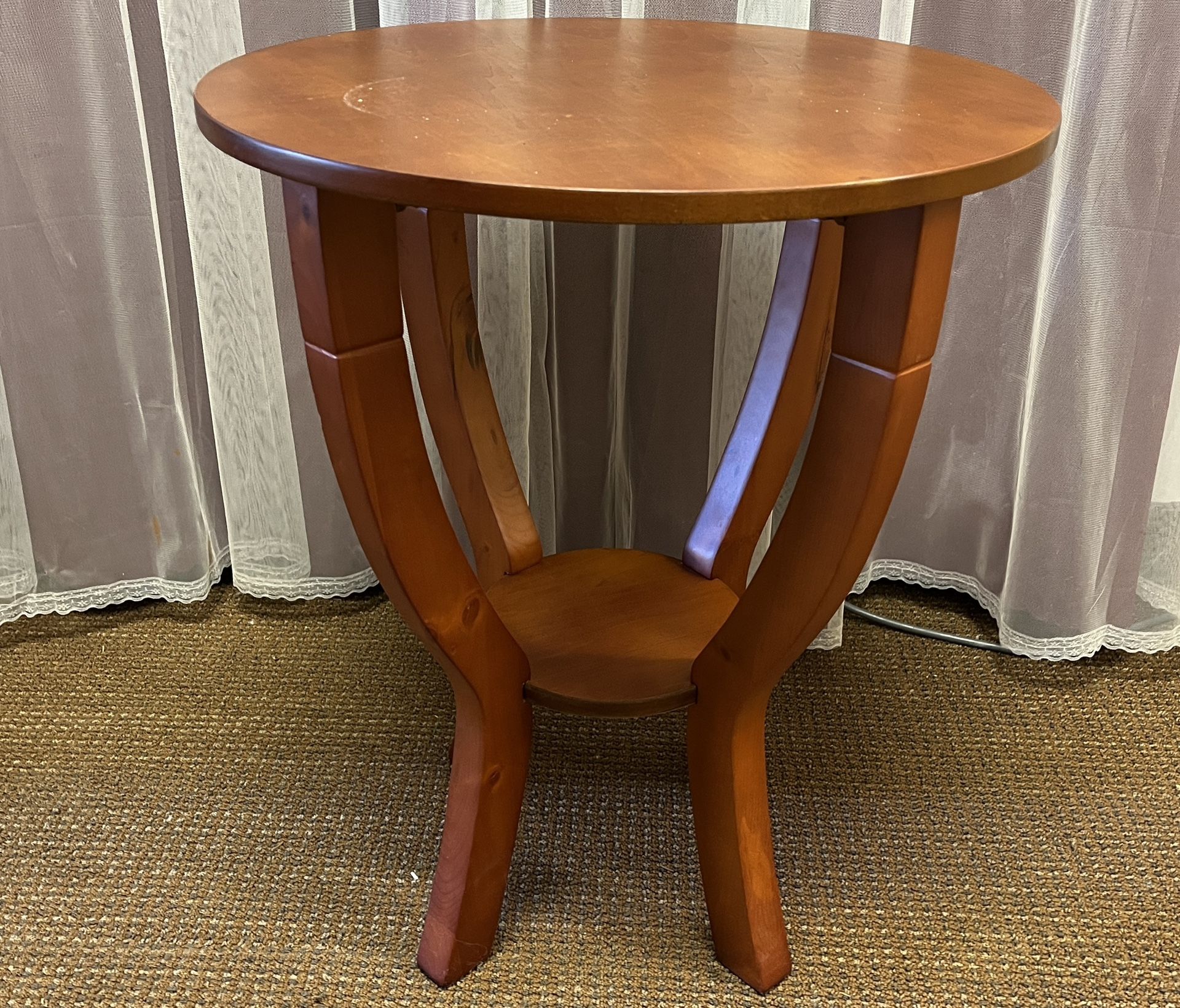 20” Wooden end table. Accent table. Round side table