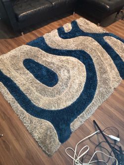 Large Abstract Shag Area Rug – Excellent Condition