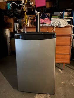 Kegerator with CO2 and Keg